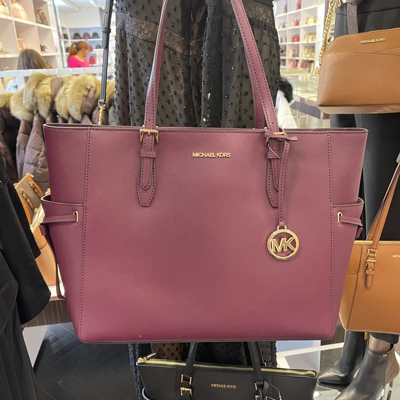 Michael Kors Gilly Large Drawstring Travel Leather Top Zip Tote 
OXBLOOD Color - Picture 4 of 16